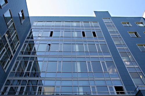 Стеклянный фасад бизнес-центра